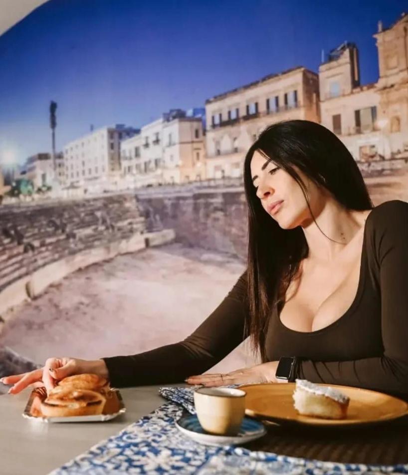 "Il Vecchio Salone" Appartamento In Pieno Centro Con Garage Privato Λέτσε Εξωτερικό φωτογραφία