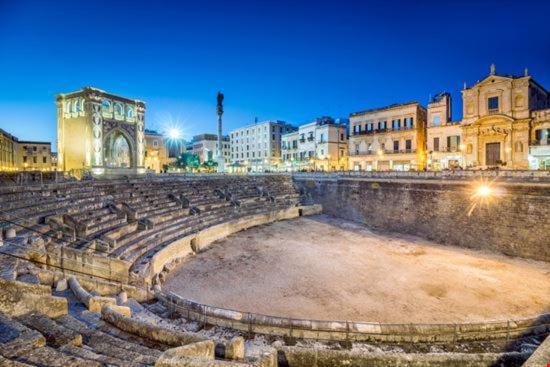 "Il Vecchio Salone" Appartamento In Pieno Centro Con Garage Privato Λέτσε Εξωτερικό φωτογραφία