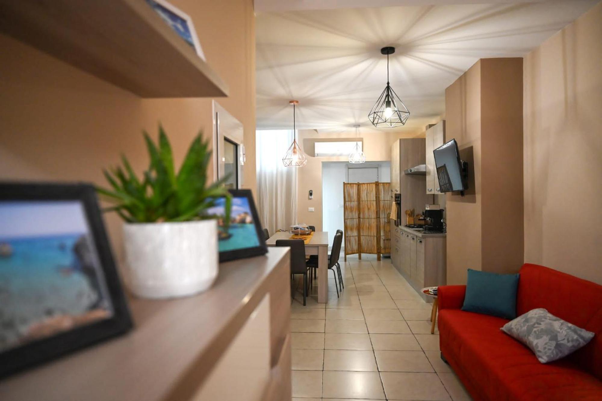 "Il Vecchio Salone" Appartamento In Pieno Centro Con Garage Privato Λέτσε Εξωτερικό φωτογραφία