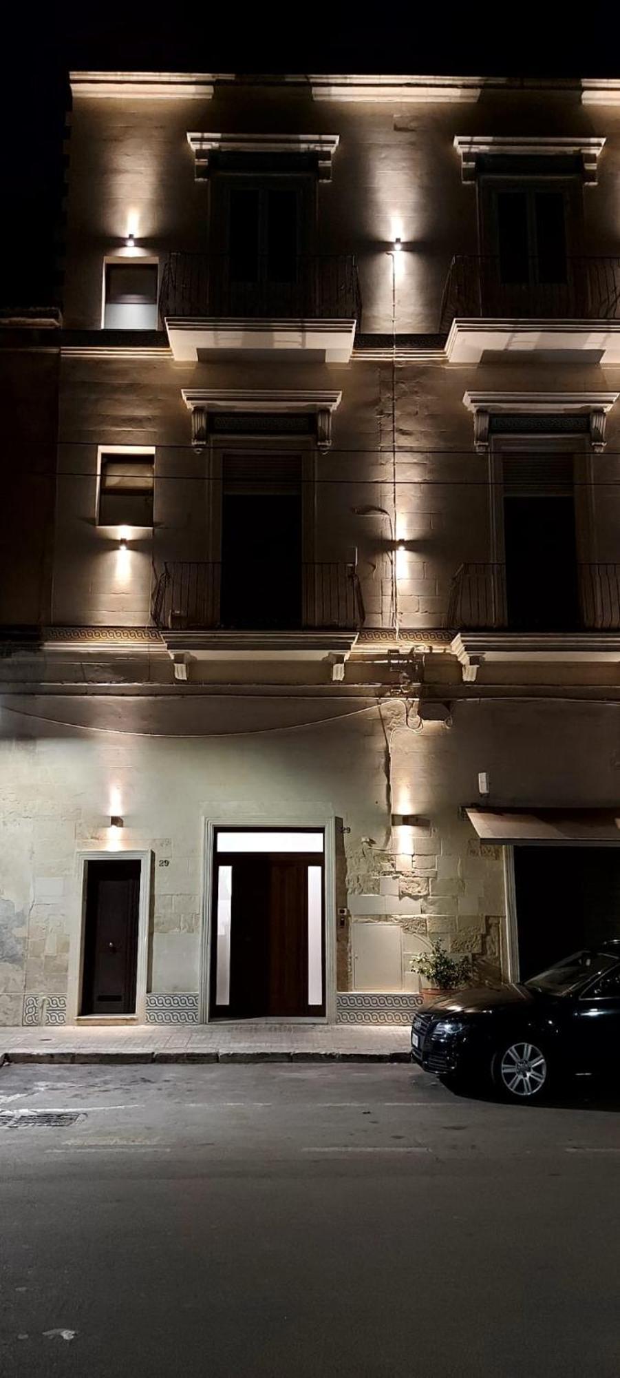 "Il Vecchio Salone" Appartamento In Pieno Centro Con Garage Privato Λέτσε Εξωτερικό φωτογραφία
