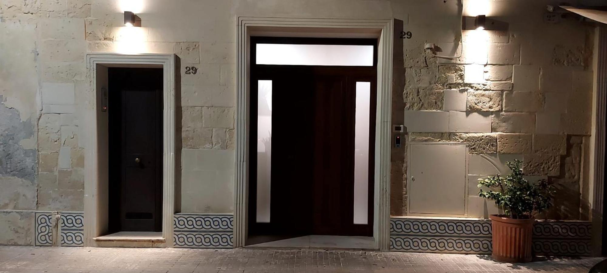 "Il Vecchio Salone" Appartamento In Pieno Centro Con Garage Privato Λέτσε Εξωτερικό φωτογραφία