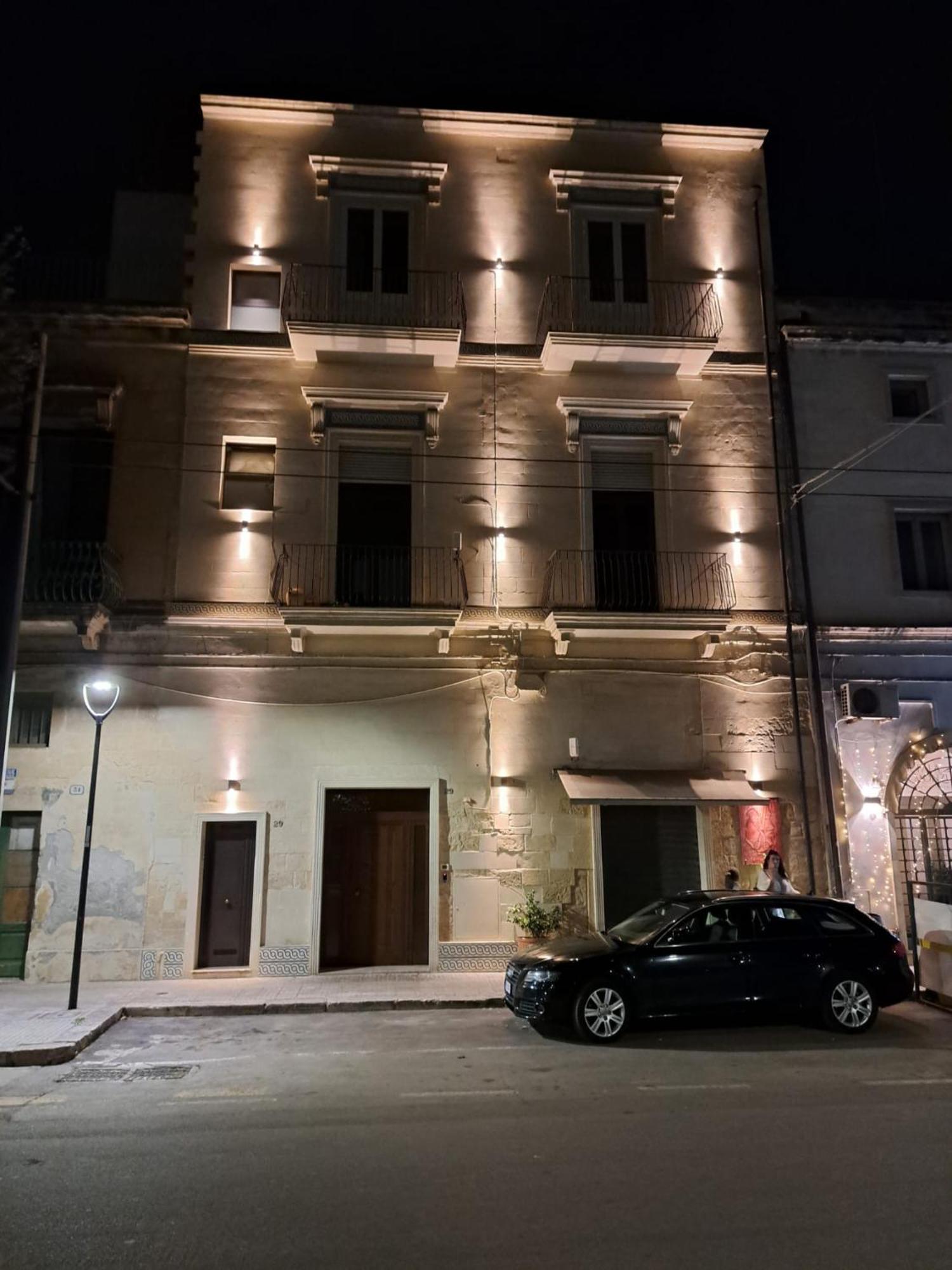 "Il Vecchio Salone" Appartamento In Pieno Centro Con Garage Privato Λέτσε Εξωτερικό φωτογραφία